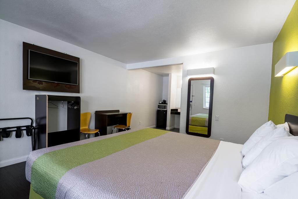 Fisherman'S Cove Inn Монтерей Экстерьер фото