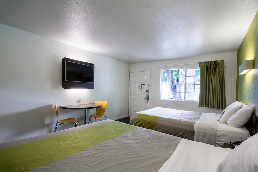Fisherman'S Cove Inn Монтерей Экстерьер фото
